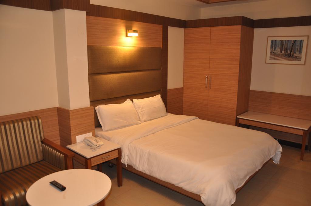Hotel Sms Grand Inn Vellore Szoba fotó